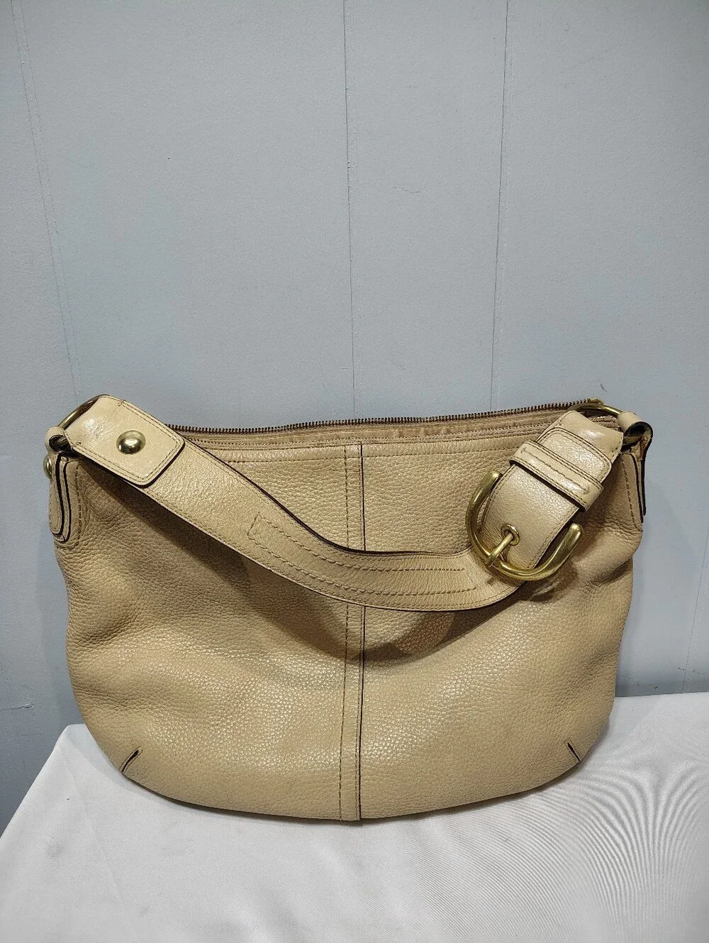 Coach Soho Hobo Bag 11839 Beige Cream Pebbled Leather Buckle Shoulder Tote‎